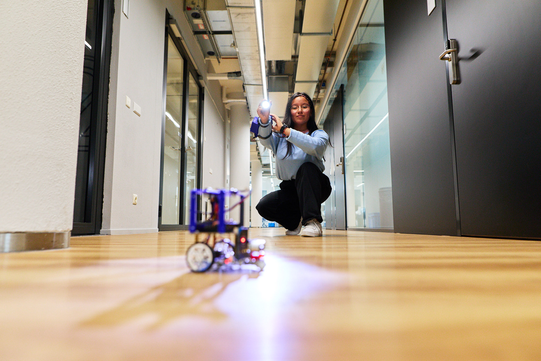 Kiara – robot light